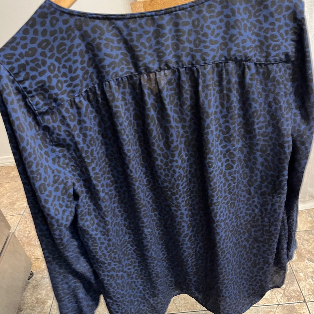 LOFT Navy Leopard Print Blouse – Long Sleeve – Size Medium 🖤 🐆 💙 - Picture 9 of 10